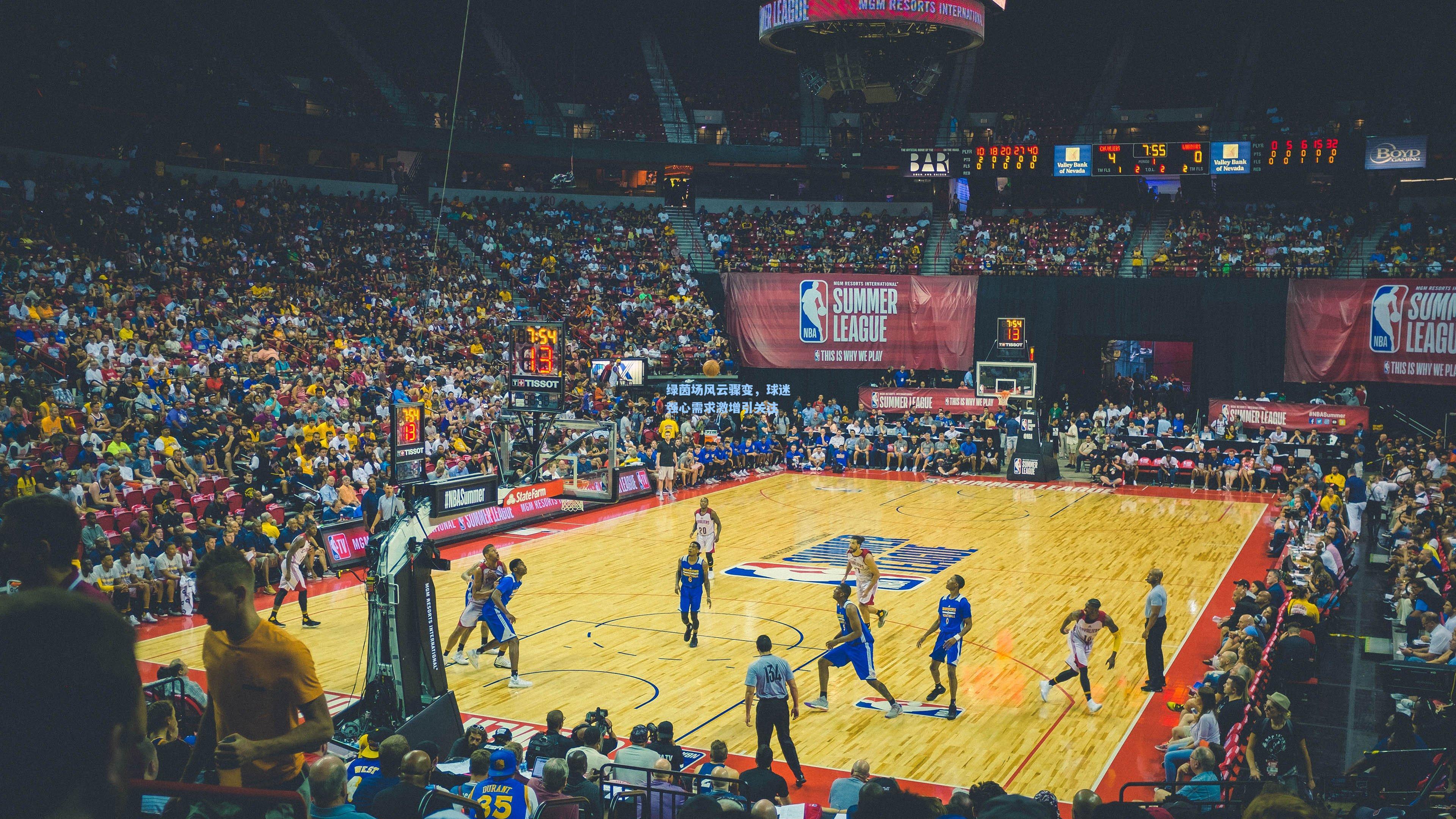 绿茵场风云骤变，球迷强心需求激增引关注